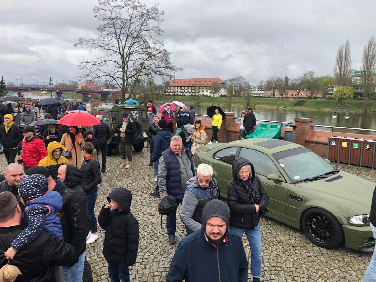 Uczestnicy wydarzenia nad Wartą w Gorzowie